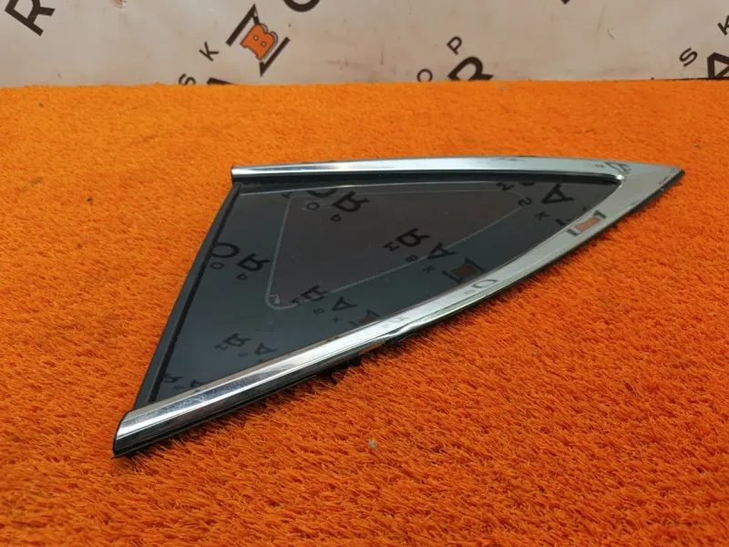 Форточка задняя