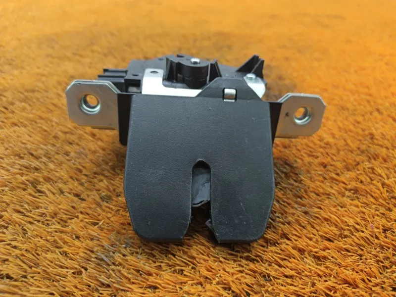 Замок багажника