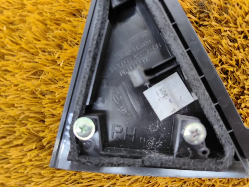 Уголок двери