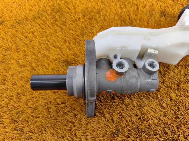 Главный тормозной цилиндр