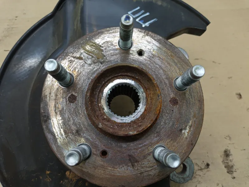 Кулак поворотный