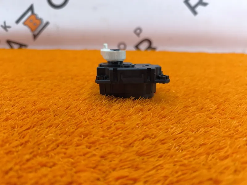 Моторчик заслонки печки