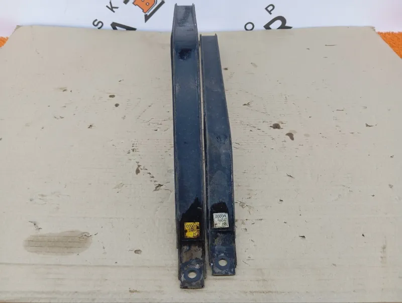 Крепление топливного бака