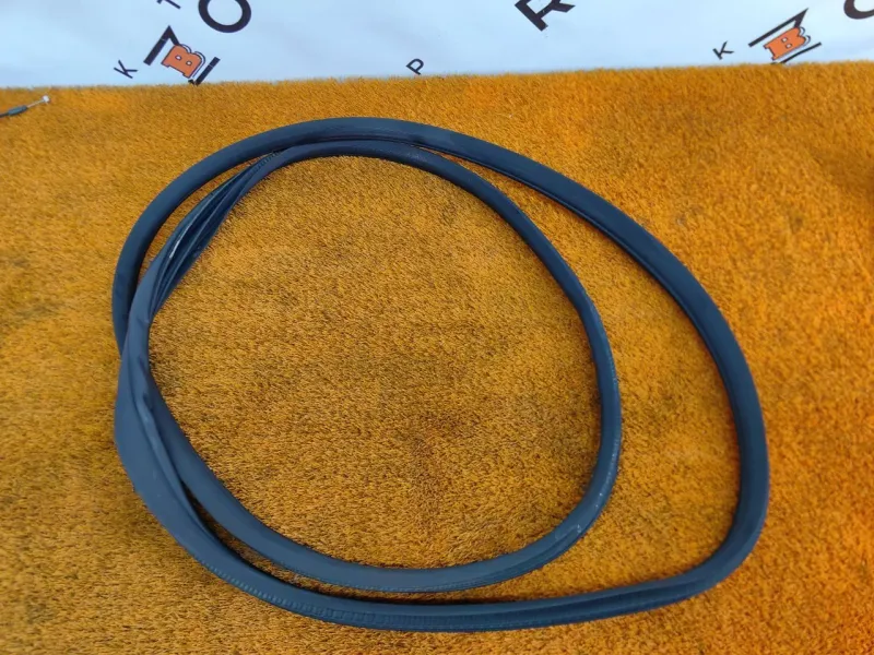 Уплотнитель проема двери