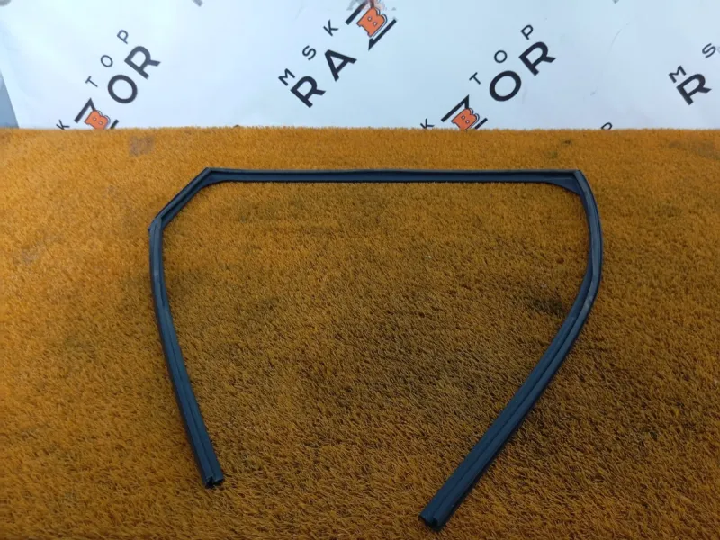 Уплотнитель стекла двери