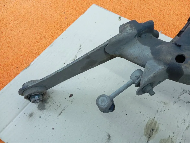 Кулак поворотный