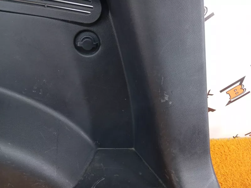 Обшивка багажника