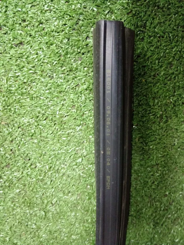 Уплотнитель стекла двери