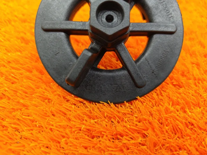 Болт крепления запасного колеса