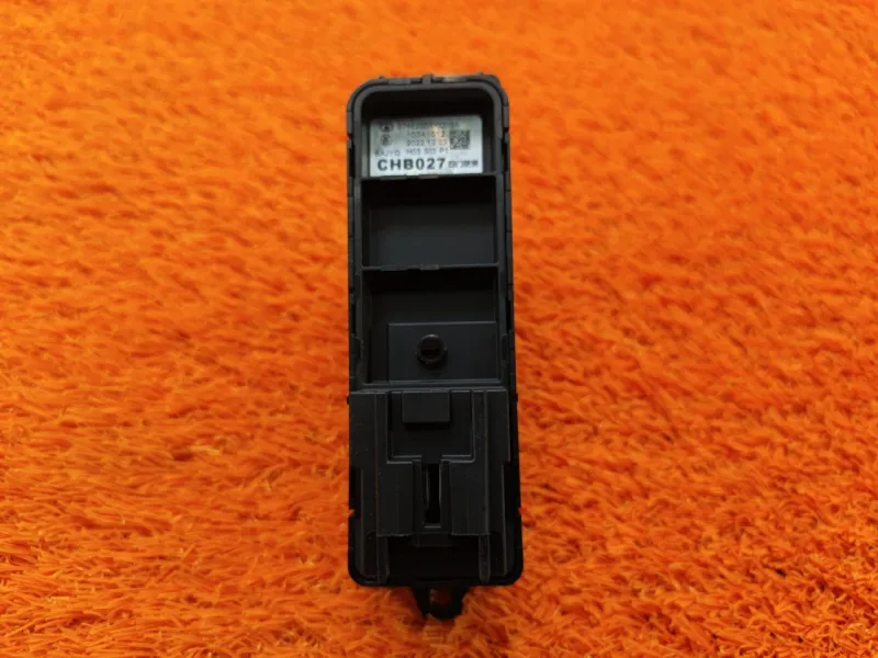 Кнопка стеклоподъемника