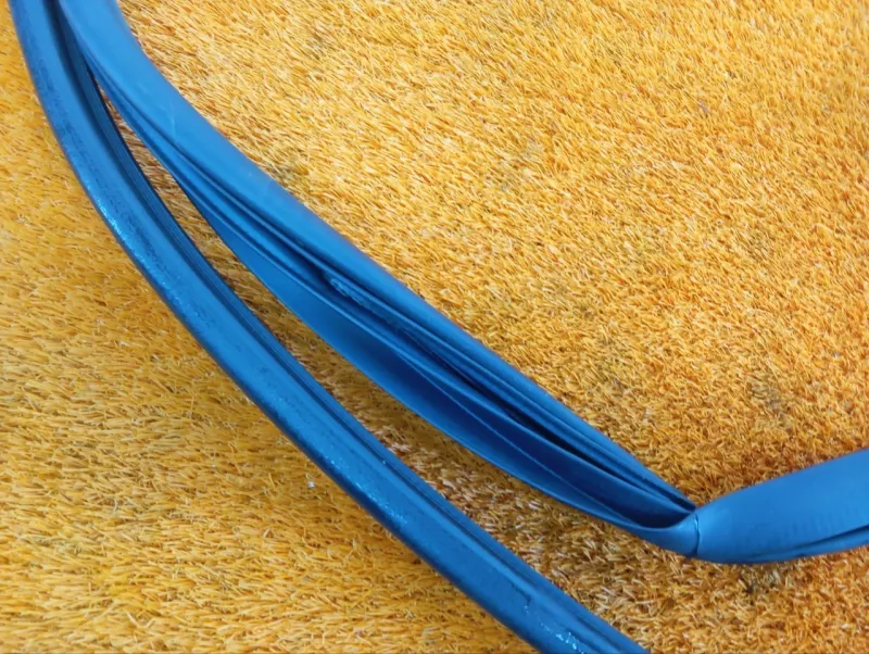 Уплотнитель проема двери