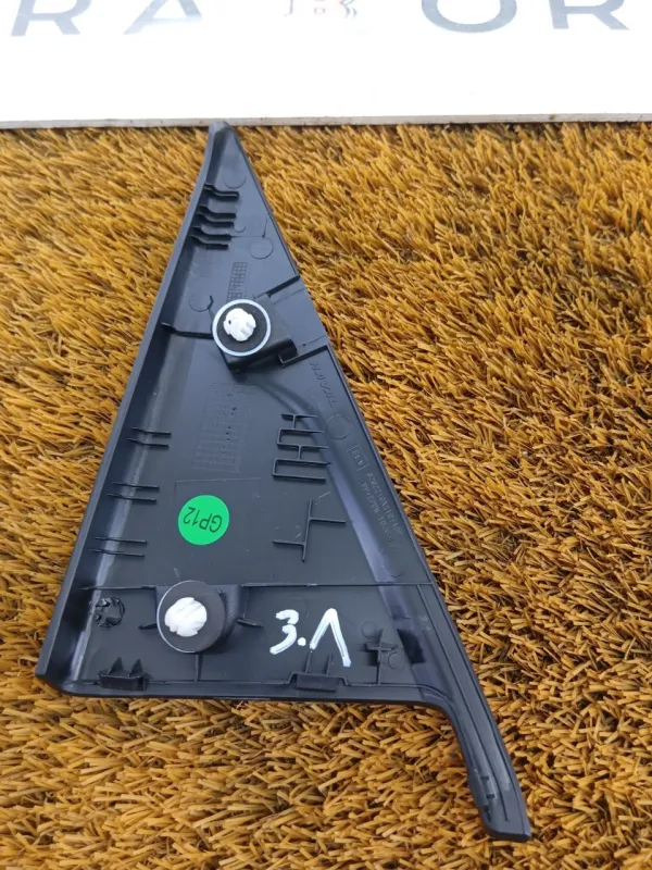 Уголок двери