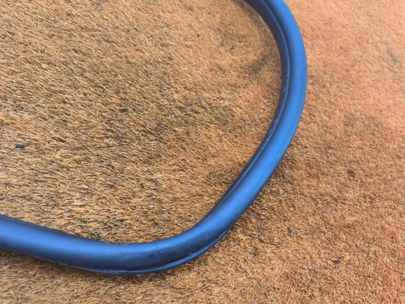 Уплотнитель проема двери