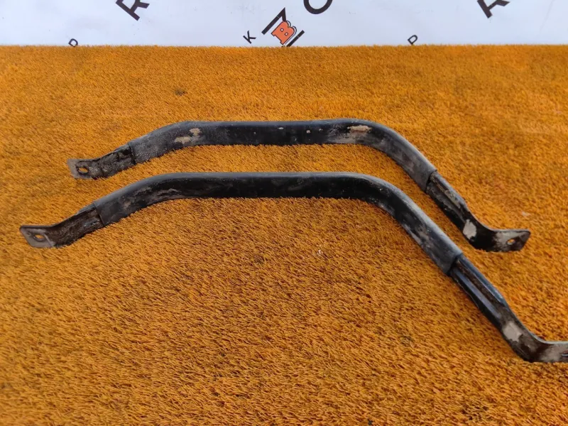 Крепление топливного бака