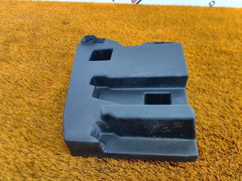 Обшивка багажника