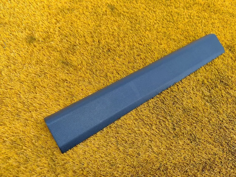 Накладка на порог салона