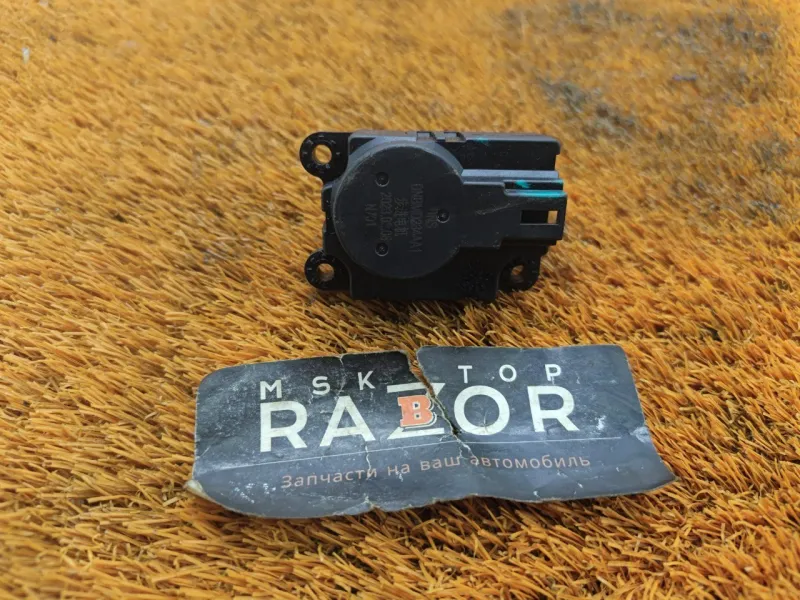 Сервопривод заслонок печки