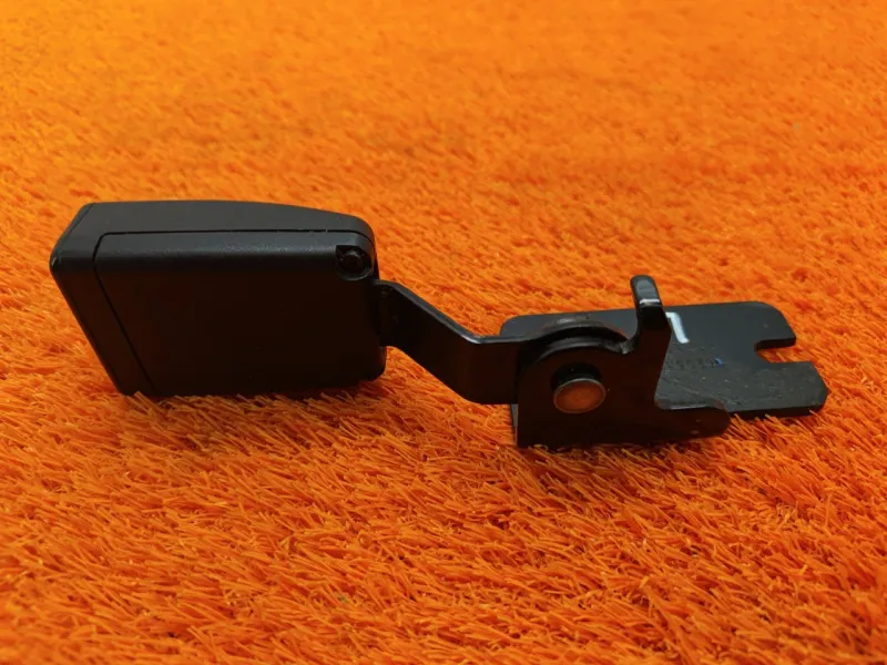 Ответная часть ремня безопасности