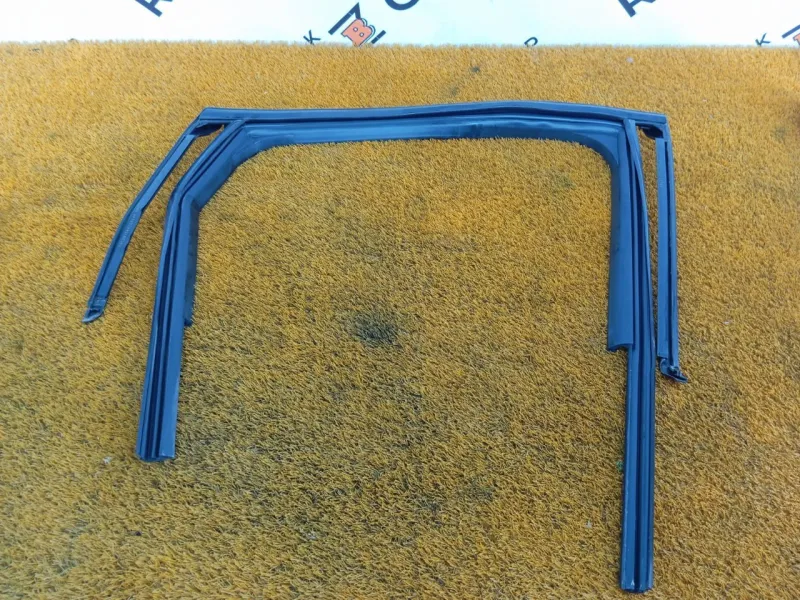 Уплотнитель стекла двери