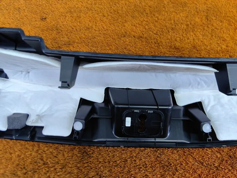 Накладка замка багажника