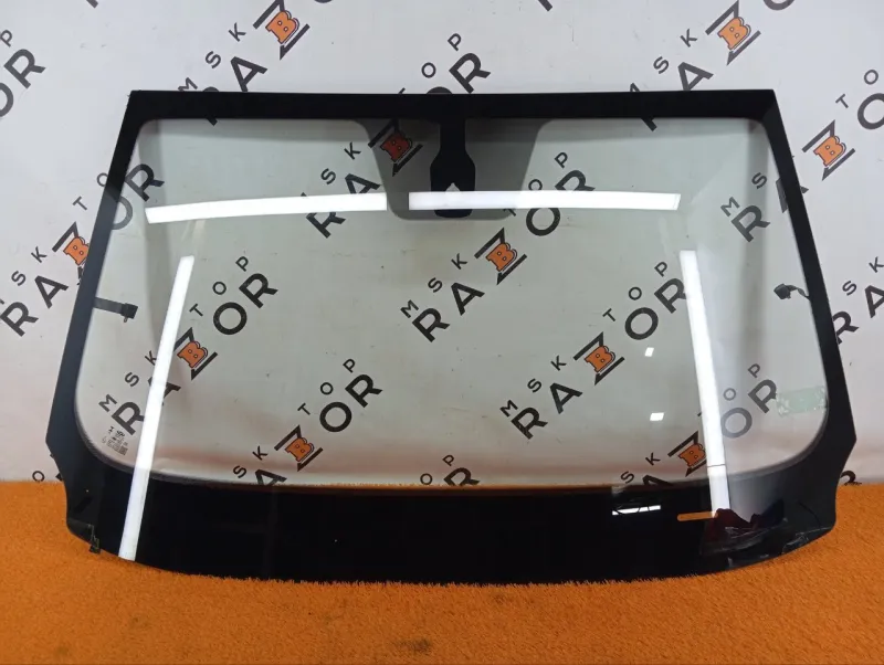 Стекло лобовое