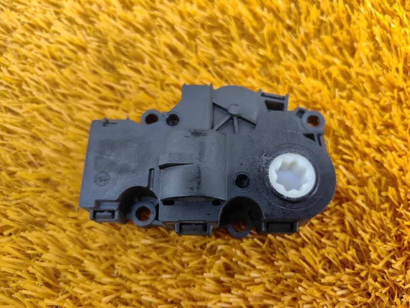 Моторчик заслонки печки