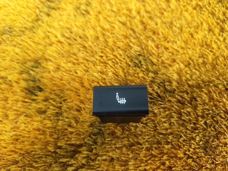 Кнопка обогрева сидений