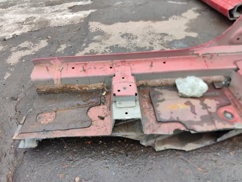 Порог с центральной стойкой