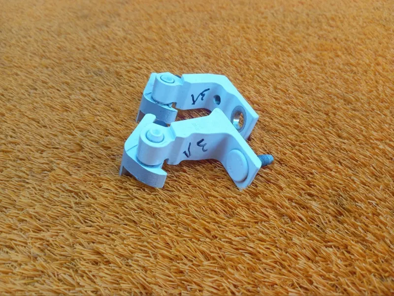 Петля двери