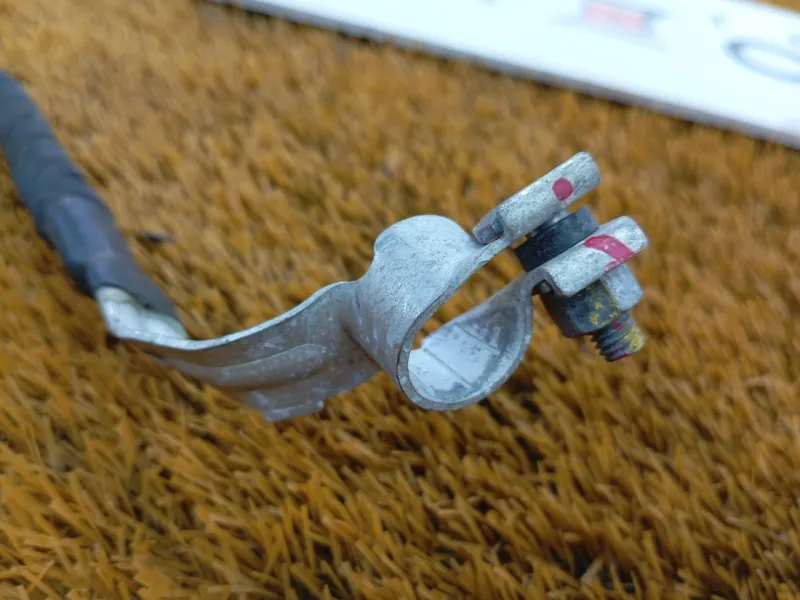 Клемма аккумулятора