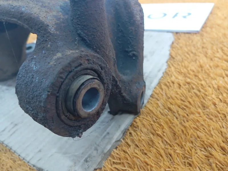 Кулак поворотный