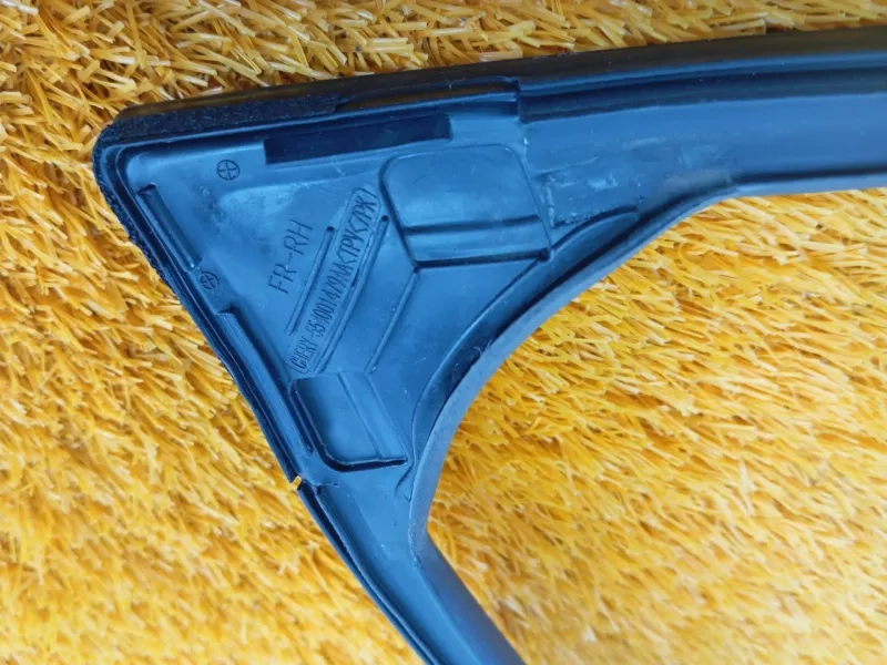 Уплотнитель стекла двери