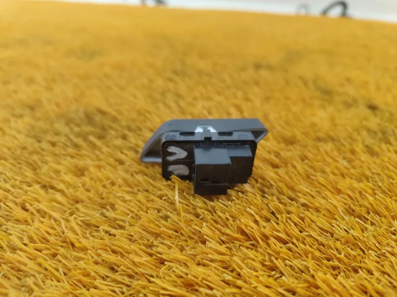 Кнопка центрального замка