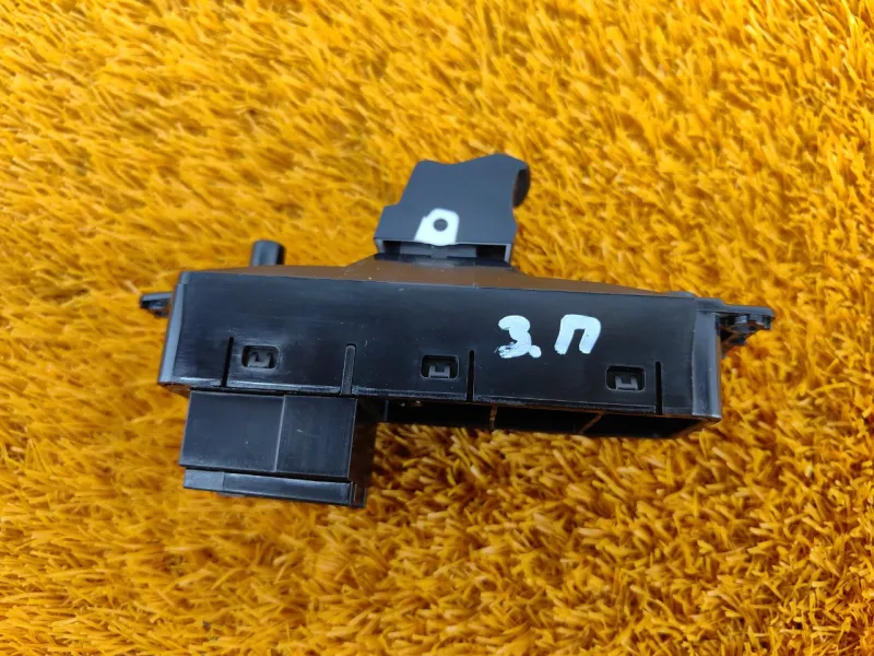 Кнопка стеклоподъемника