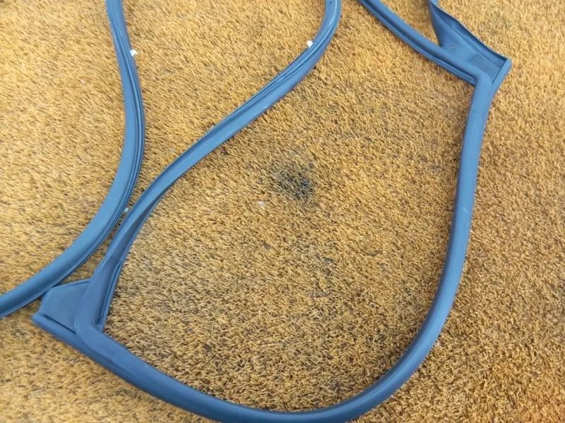 Уплотнитель двери