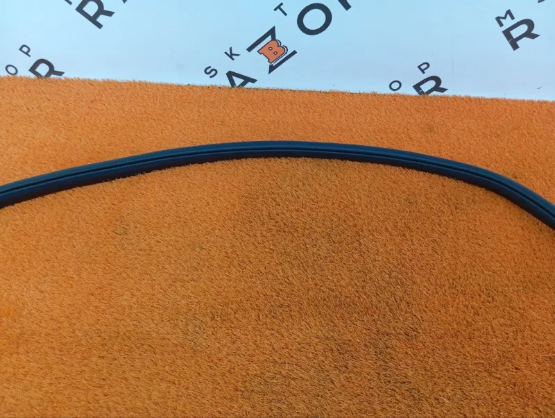 Уплотнитель проема двери