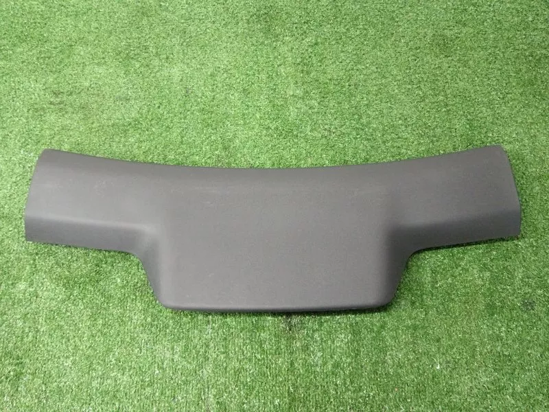 Обшивка двери багажника