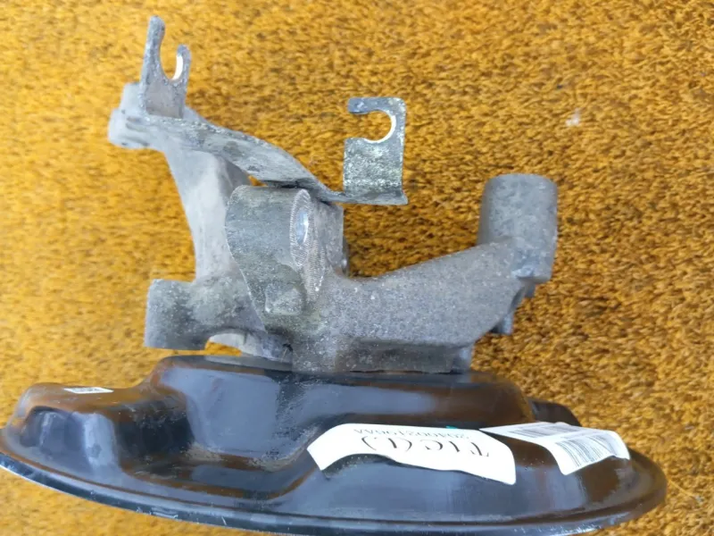 Кулак поворотный