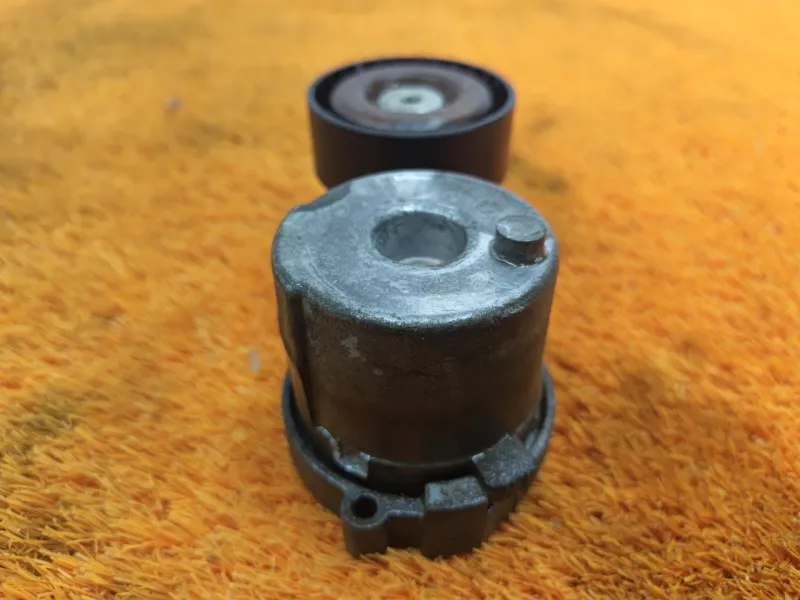 Ролик натяжной навесного оборудования