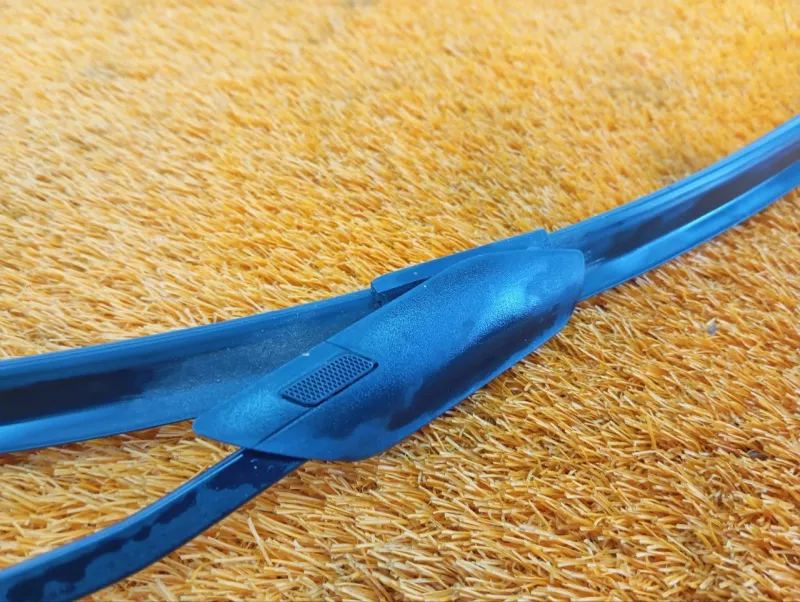 поводок стеклоочистителя