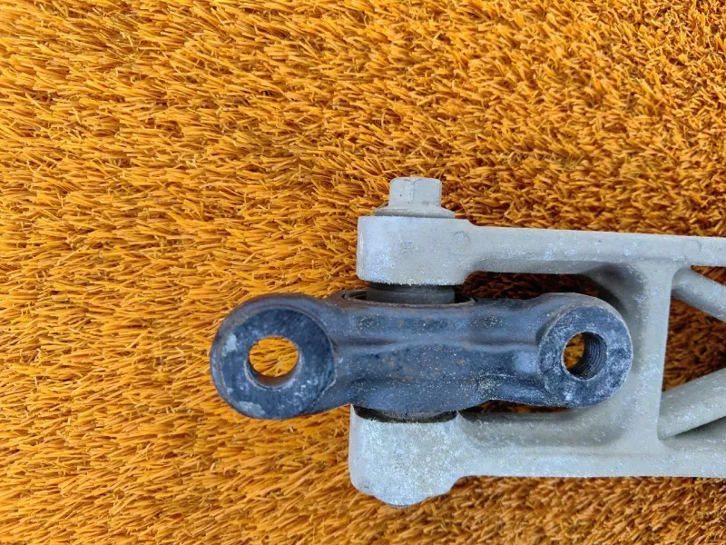 Опора двигателя