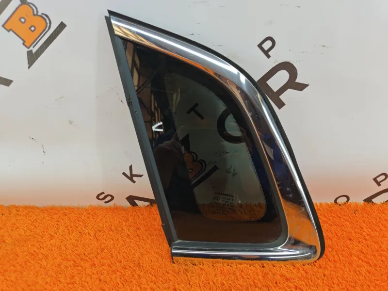 Форточка задняя