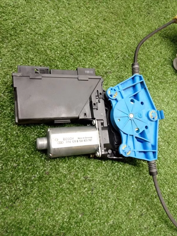 Стеклоподъемник Audi A4 2005 8E0839461B B7, задний левый