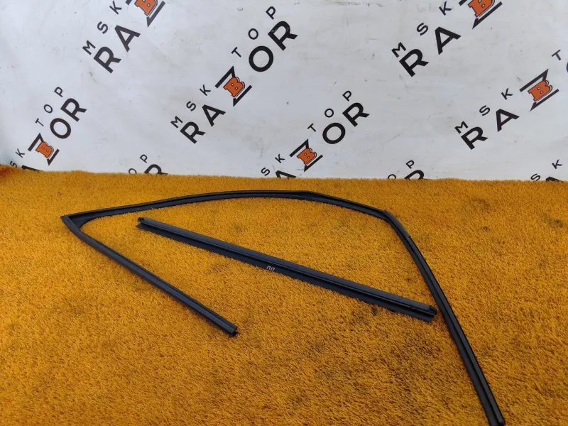 Уплотнитель стекла двери