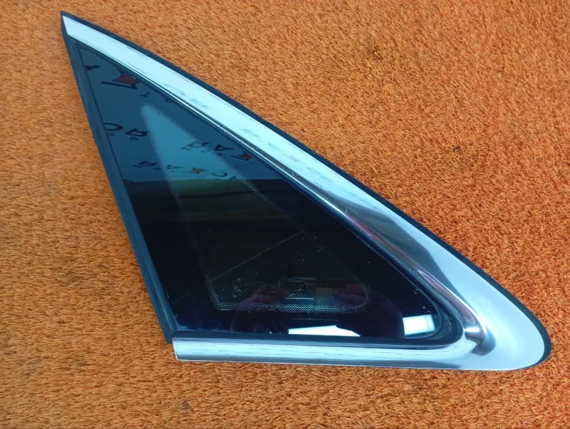 Форточка задняя