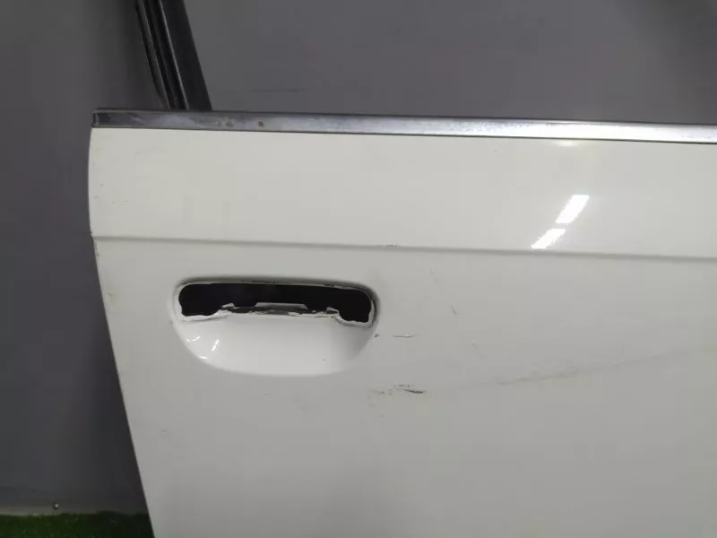 Дверь Audi A4 2005 8E0831052J B7, передняя правая