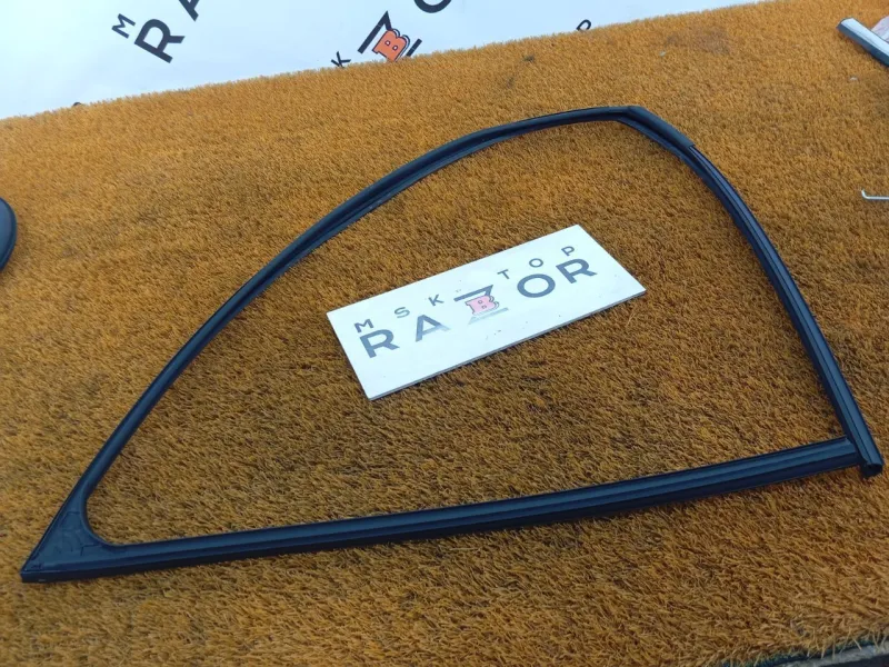 Уплотнитель стекла двери