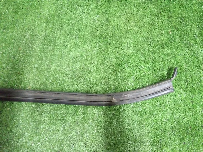 Уплотнитель стекла двери