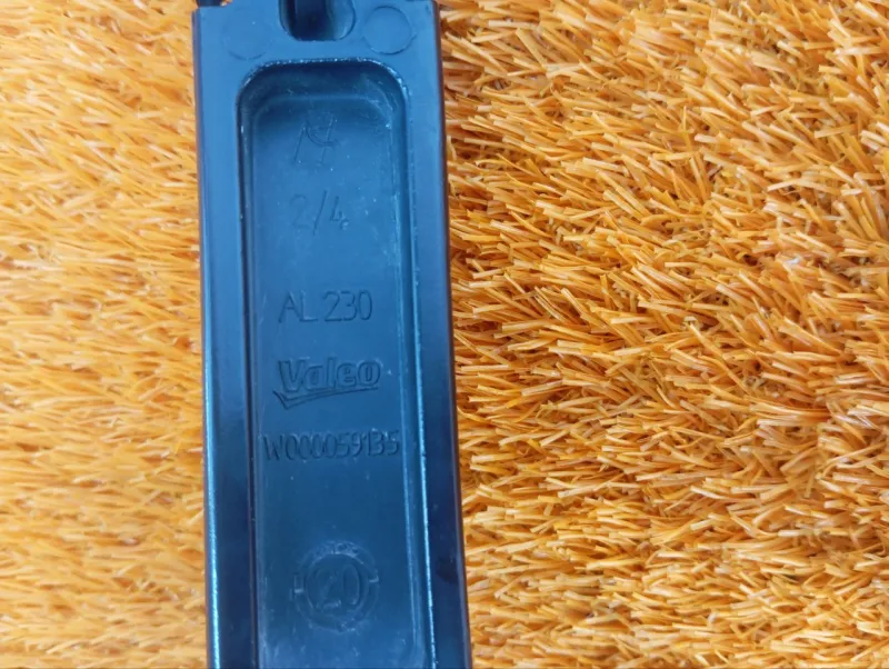 поводок стеклоочистителя