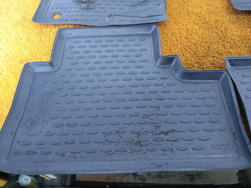 Коврик салона